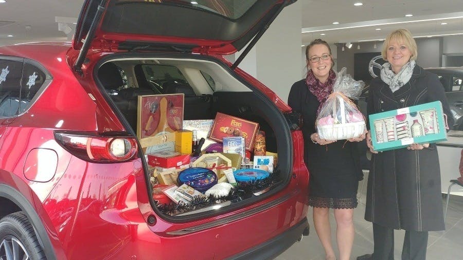 Pentagon Mazda Shares Spirit Of Christmas With Local Hospice