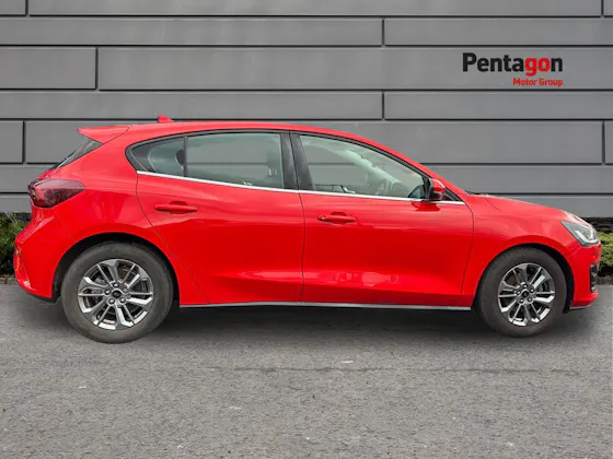 FORD FOCUS 1.0T ECOBOOST TITANIUM HATCHBACK 5DR PETROL MANUAL EURO 6 S S 125... image 11