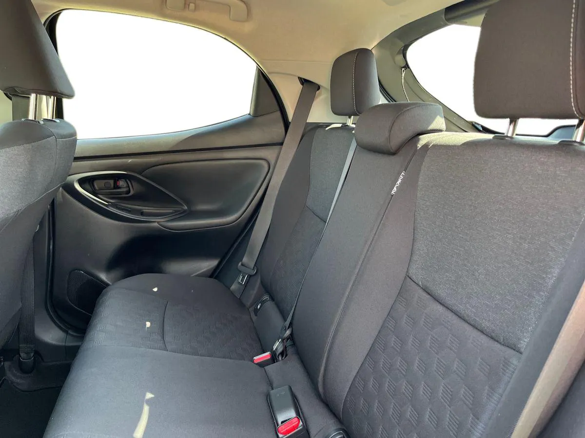 TOYOTA YARIS 1.5 VVT H DESIGN HATCHBACK 5DR PETROL HYBRID E CVT EURO 6...