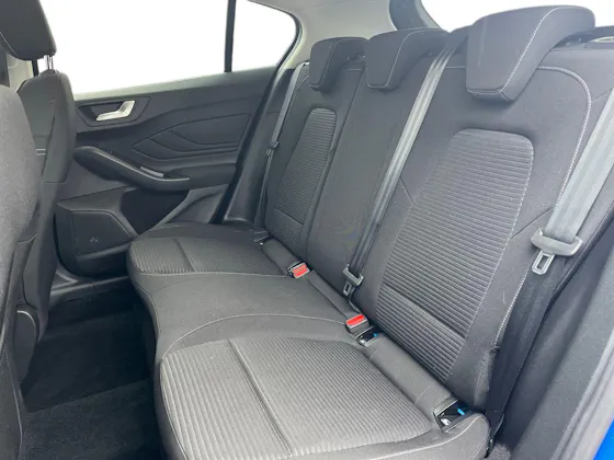 FORD FOCUS 1.0T ECOBOOST TITANIUM HATCHBACK 5DR PETROL MANUAL EURO 6 S S 125... image 9